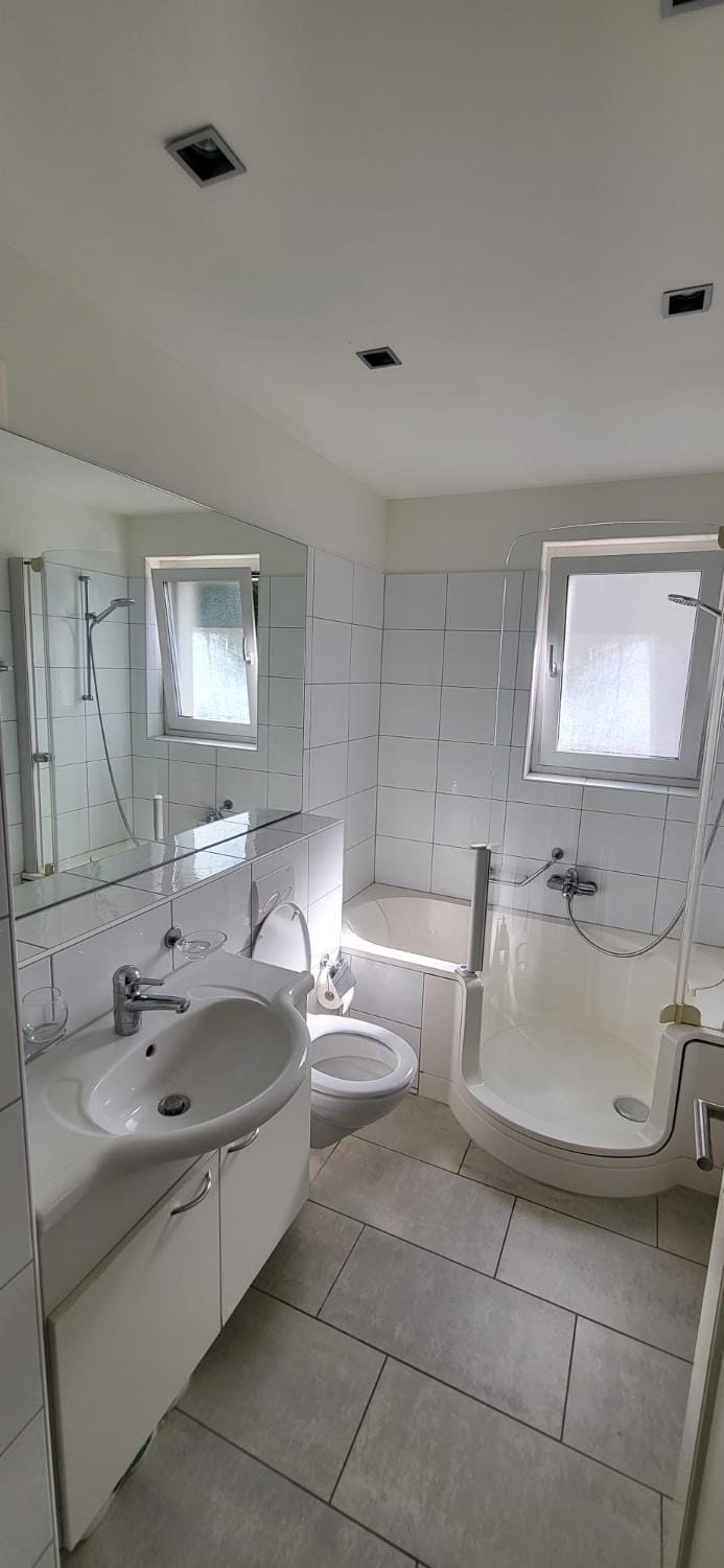 Shower, Toilet, Bathroom, Bath