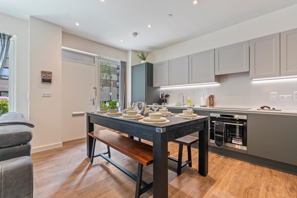 Kitchen or kitchenette, Living room, Seating area, Dining area, minibar, stove