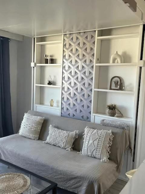 Seating area, Bedroom