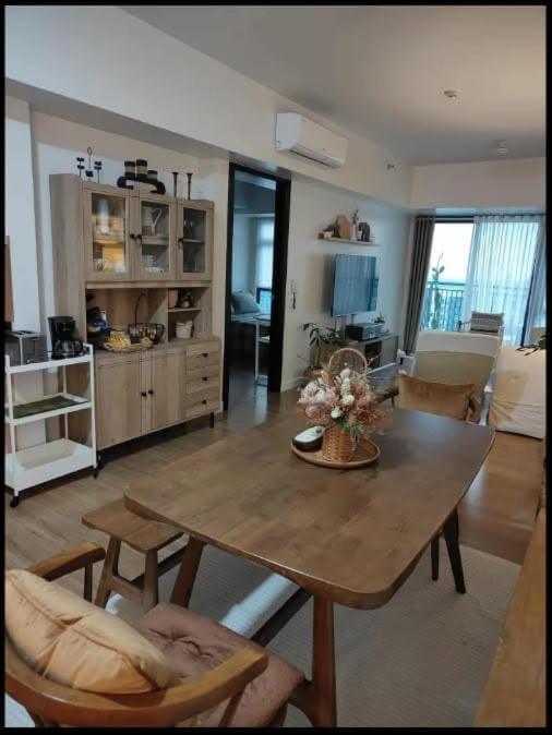 Cozy Urban Retreat in Alveo High Park at Vertis with Min 2N3D Apartment in Quezon City