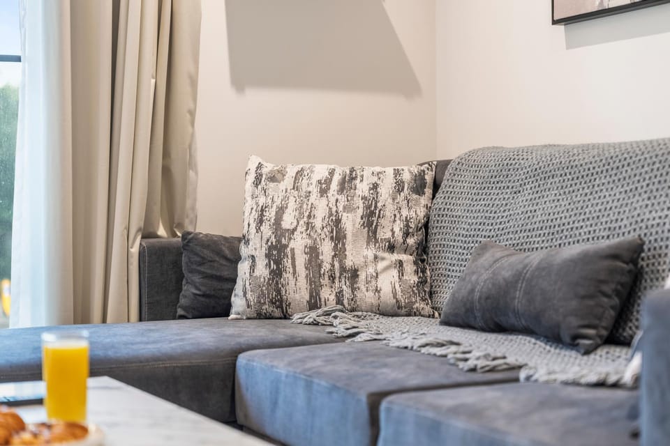 Stylish Barnet 1 Bed Sleeps 4 Piccadilly Line Apartment in Enfield