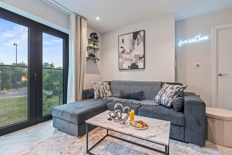 Stylish Barnet 1 Bed Sleeps 4 Piccadilly Line Apartment in Enfield