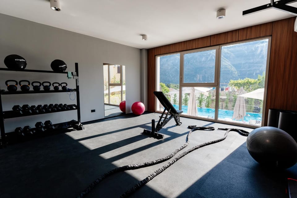 Property building, Fitness centre/facilities, Swimming pool