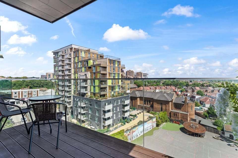 Wembley 2 Bed Sleeps 8 Walk to Stadium Apartment in Wembley