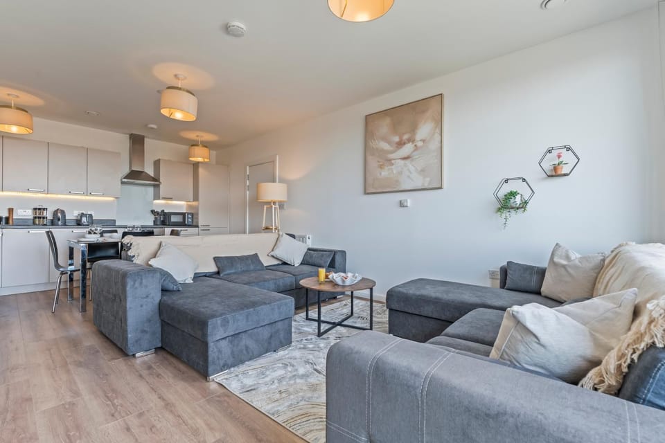 Wembley 2 Bed Sleeps 8 Walk to Stadium Apartment in Wembley