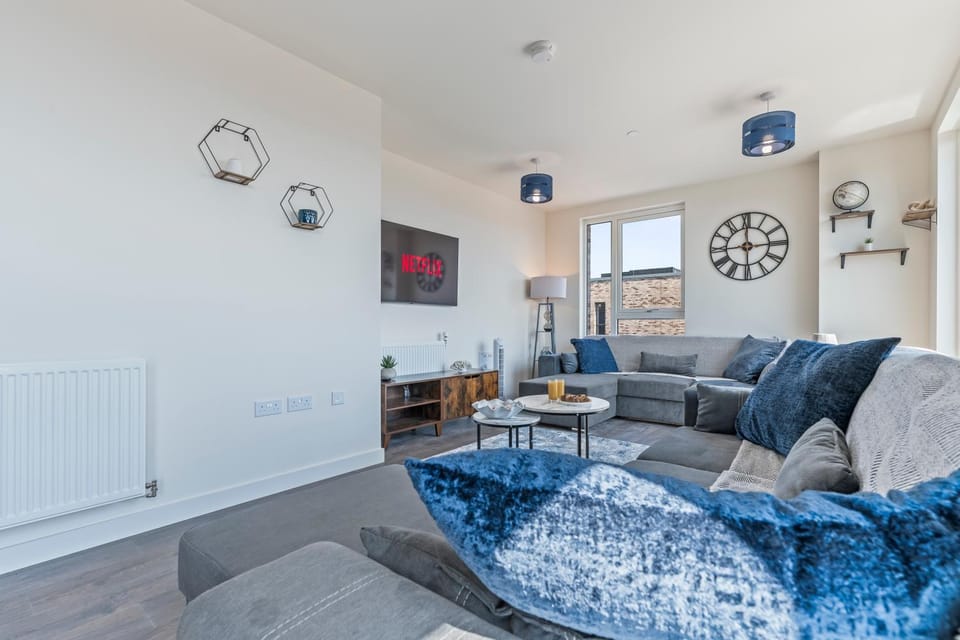 Top Floor Penthouse Flat, Wembley Views, Sleeps 8 Apartment in Harrow