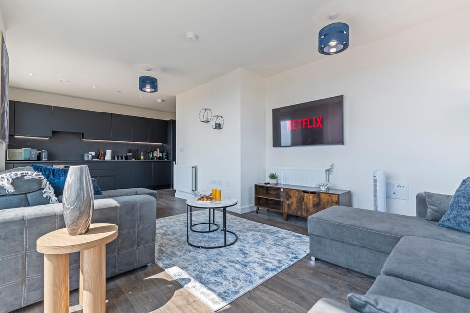 Top Floor Penthouse Flat, Wembley Views, Sleeps 8 Apartment in Harrow
