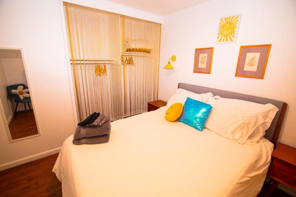 The Disco Den - Hot Tub, Shuffleboard, Fire Pit House in Westminster