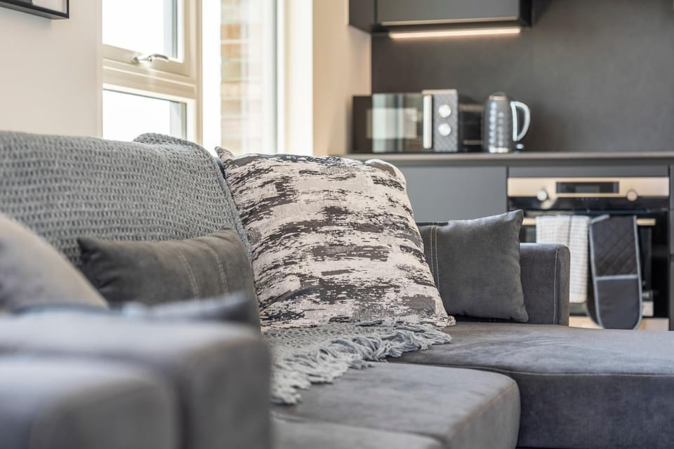 Penthouse Flat, Wembley Views, Balcony, Sleeps 8 Apartment in Harrow