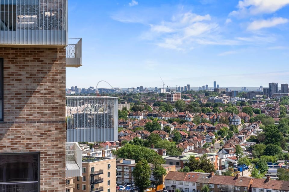 Penthouse Flat, Wembley Views, Balcony, Sleeps 8 Apartment in Harrow