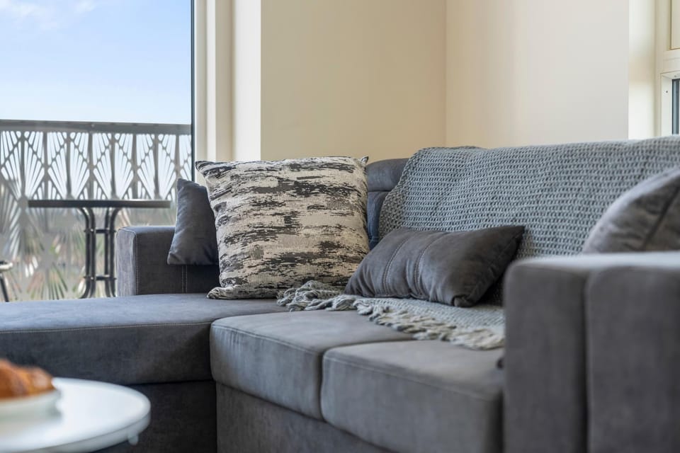 Penthouse Flat, Wembley Views, Balcony, Sleeps 8 Apartment in Harrow