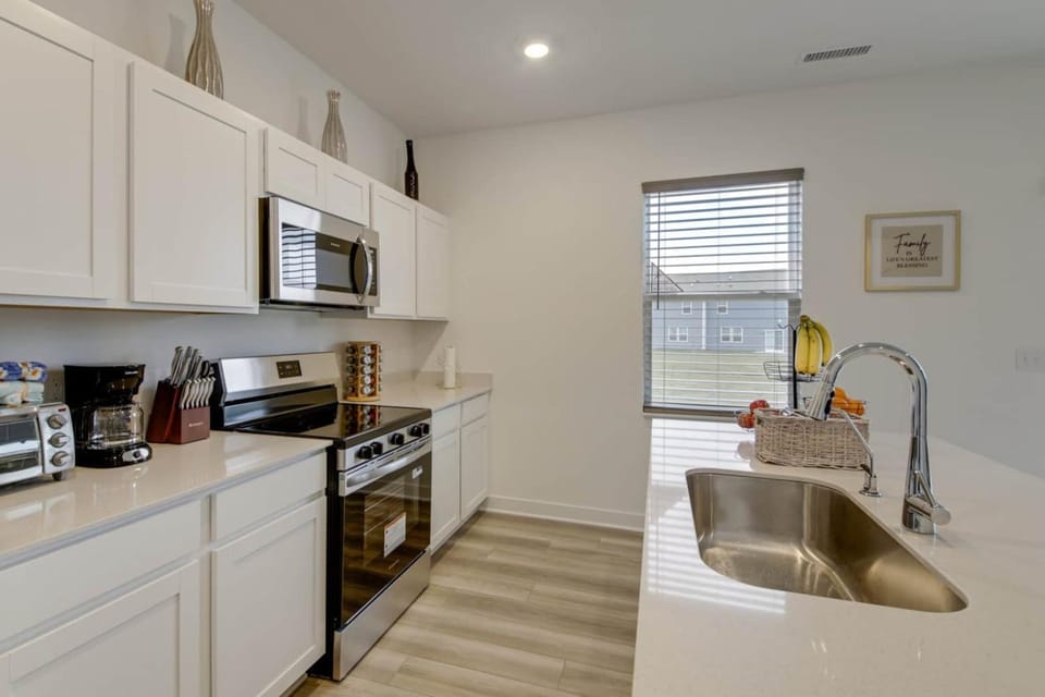 Coffee/tea facilities, Kitchen or kitchenette, Dining area, dishwasher, minibar, oven, pet friendly, stove, toaster