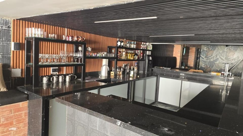 Lounge or bar, Drinks