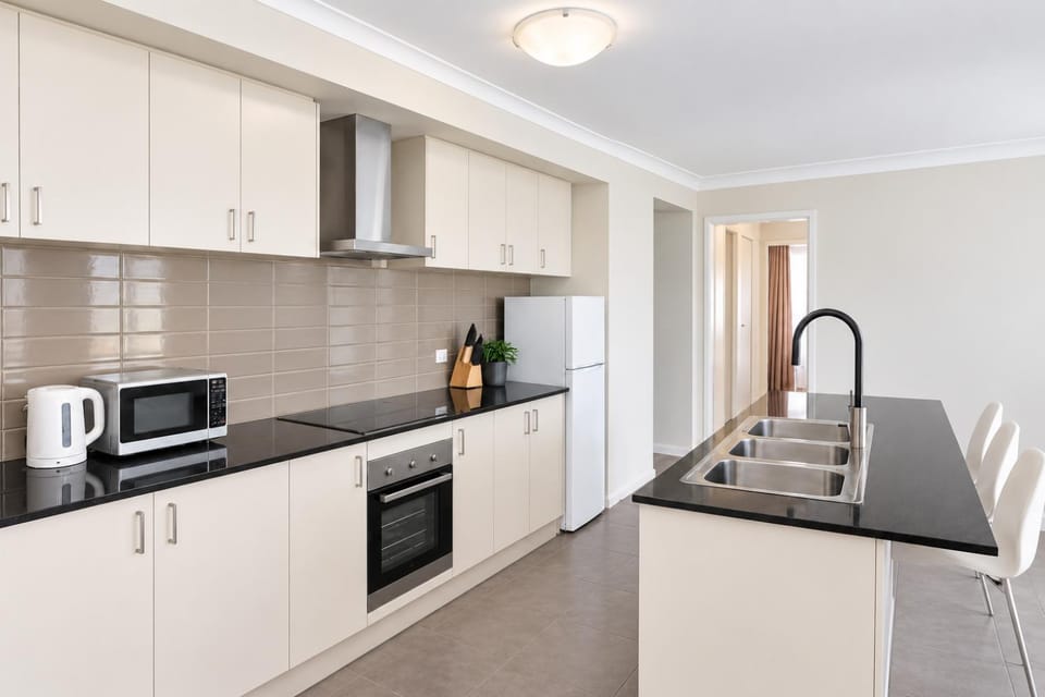 Kitchen or kitchenette, Seating area, microwave, oven, stove