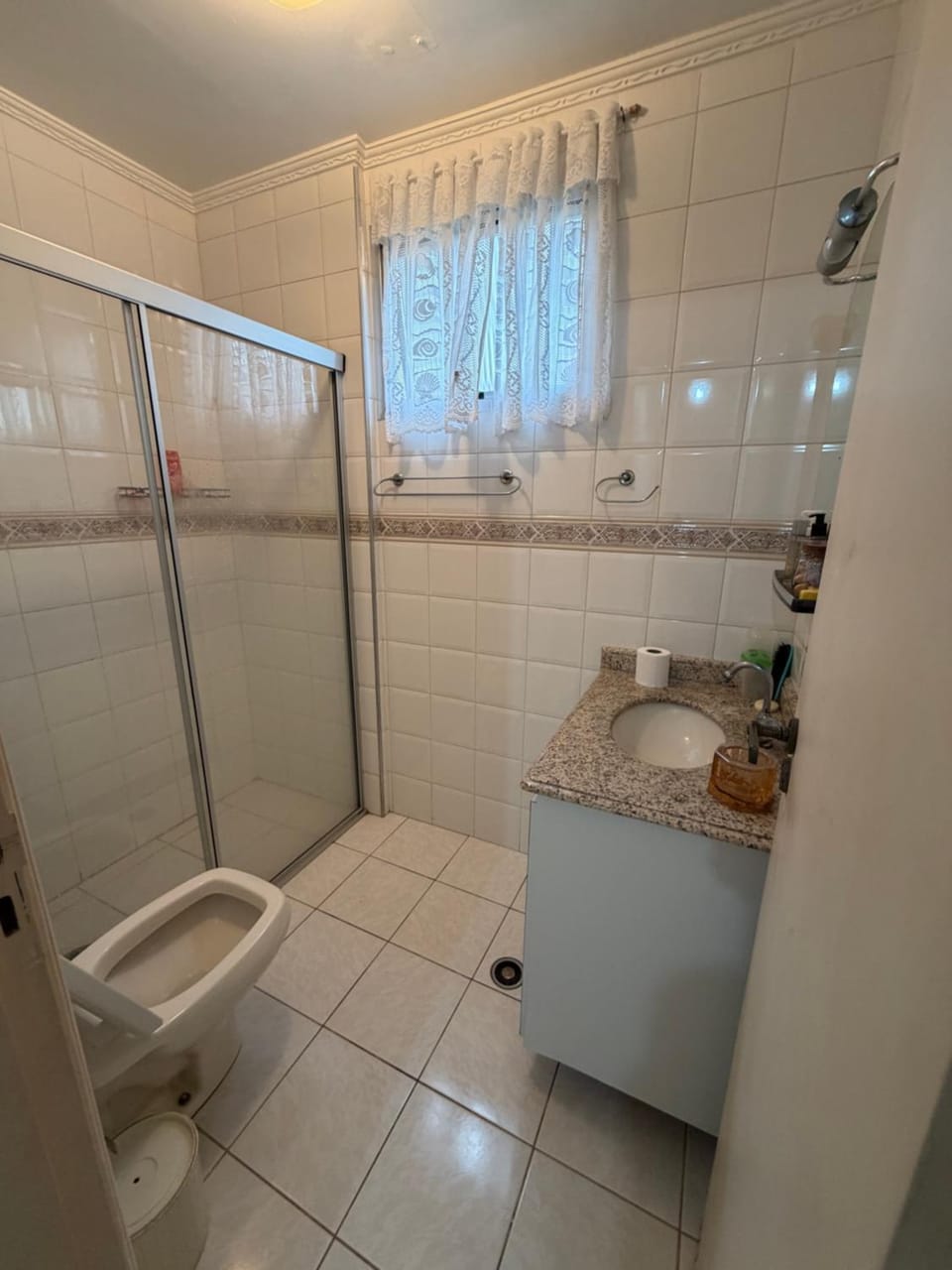 Apartamento Ótima localização 750 metros da praia da enseada Apartment in State of São Paulo