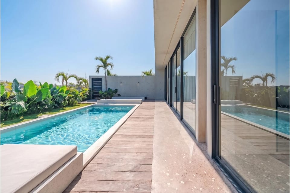 Swimming pool, Swimming pool