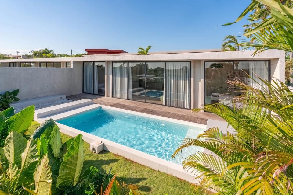 Property building, Patio, Swimming pool, Swimming pool