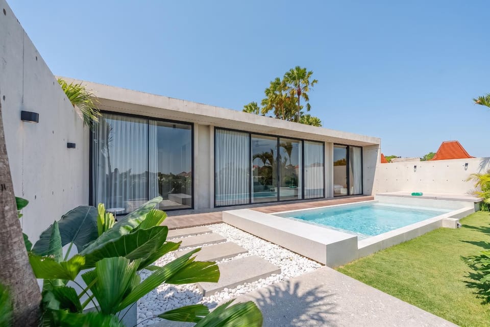 Property building, Swimming pool, Swimming pool