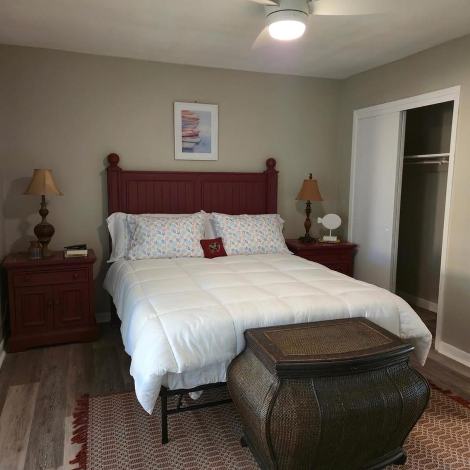 Escape at Cul-de-Sac Retreat 2 Master Suites Clark Apartment in Wright