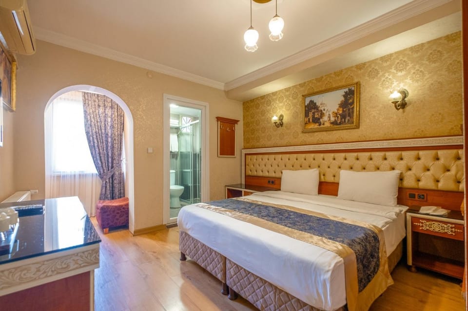 Bed, Living room, Photo of the whole room, Seating area, Bedroom