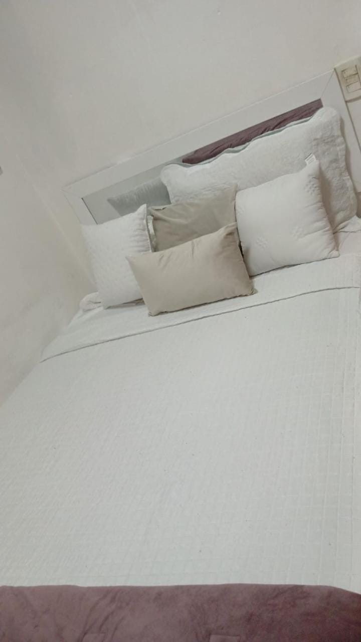 Alugo quarto suite mobiliado com área de lazer social Picina conforto é elegante Bed and Breakfast in State of Tocantins