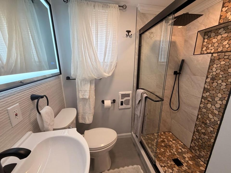 Shower, Toilet, Bathroom