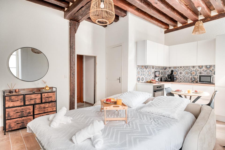 Bed, Photo of the whole room, Bedroom