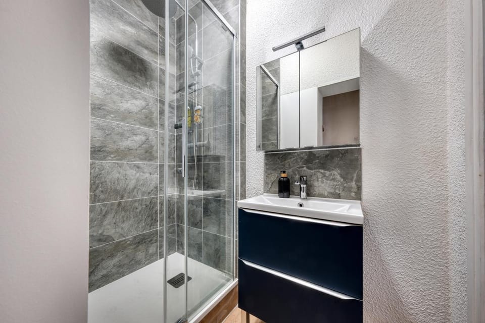 Shower, Bathroom