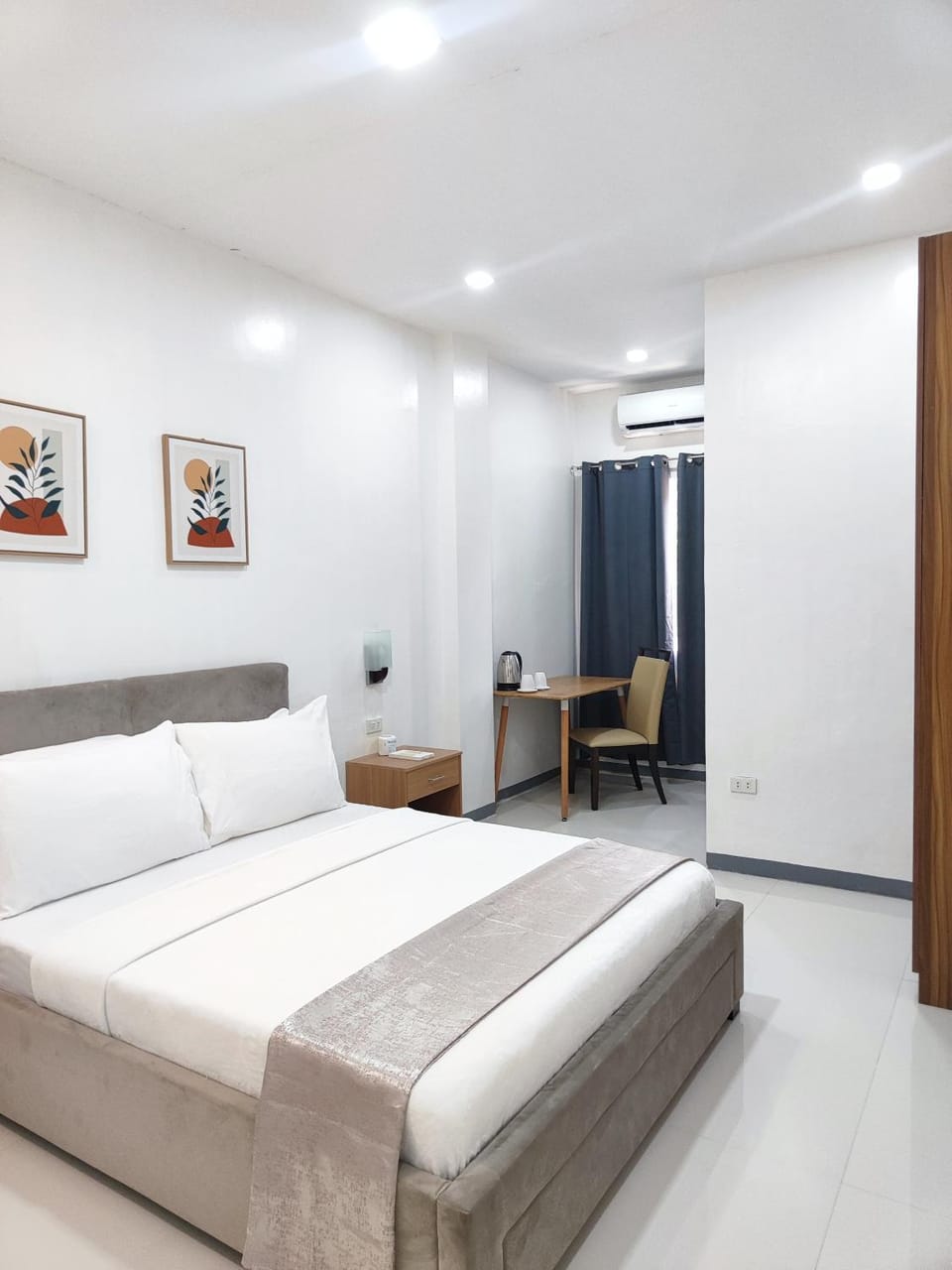 Bed, Bedroom, air conditioner