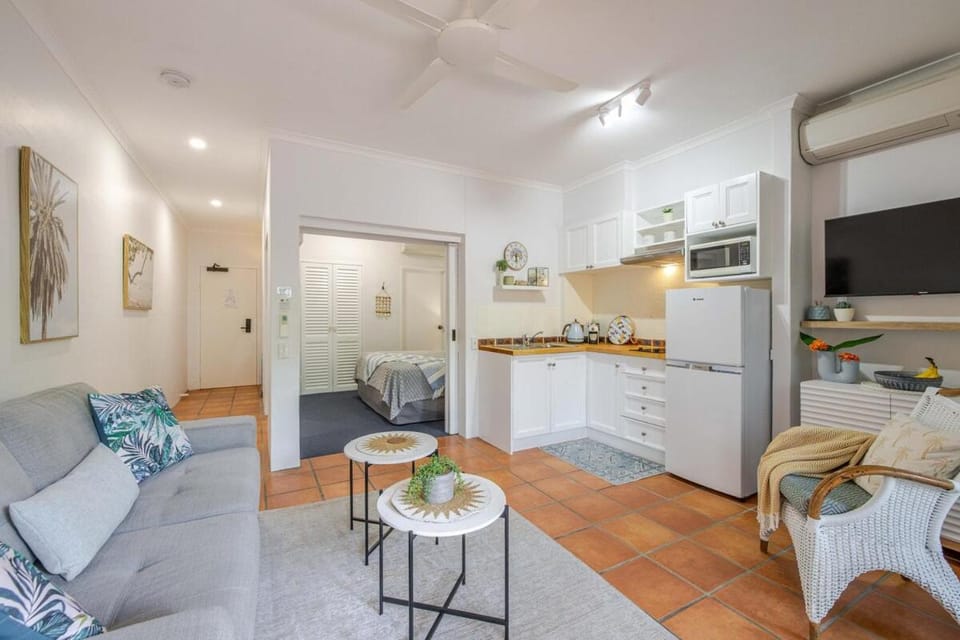 37 Reef Club Apt with Spa - Steps to Town & Beach Apartment in Port Douglas