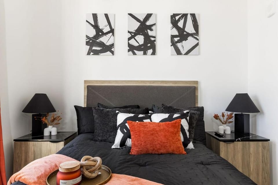 Walk to broadway, Rooftop Pool and Sky Lounge Apartment in The Gulch