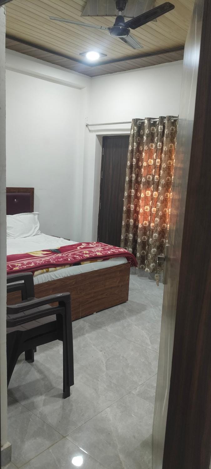 Hotel Ganga Royal guest house Bed and Breakfast in Uttar Pradesh