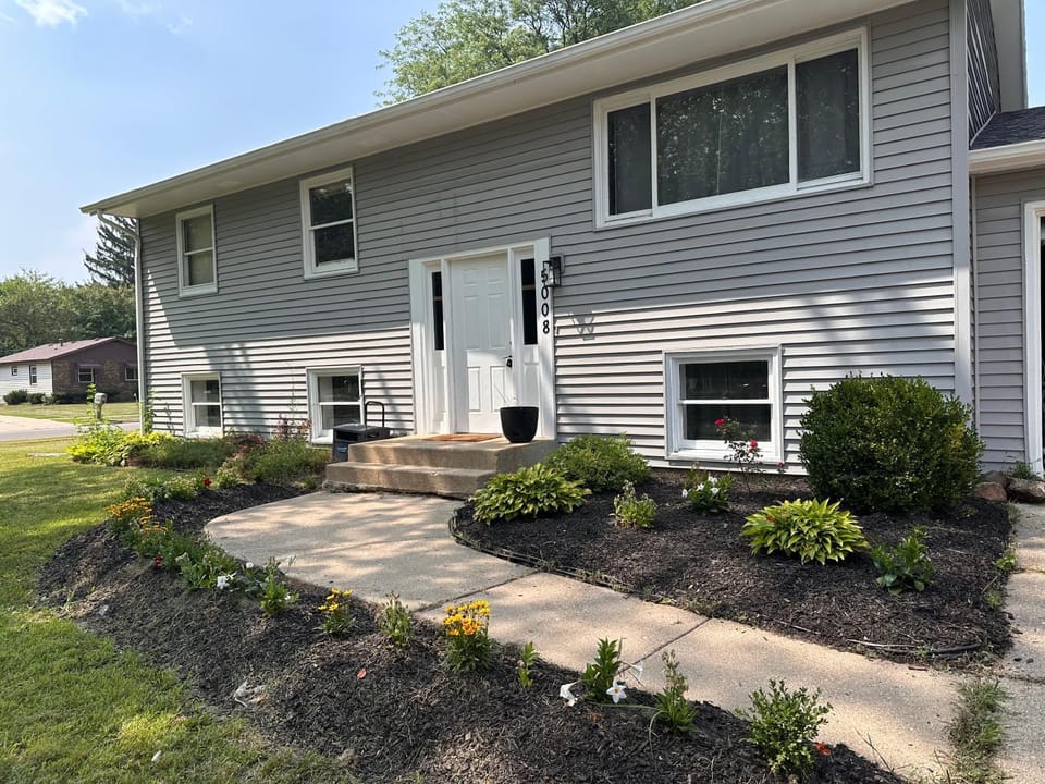 Facade/entrance, Day, Garden