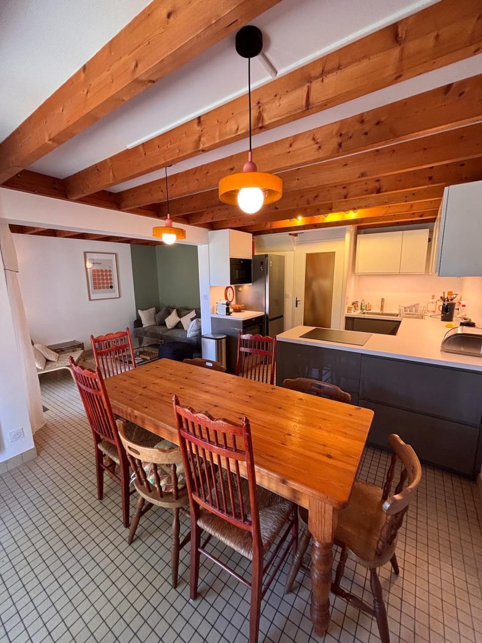 Kitchen or kitchenette, Dining area