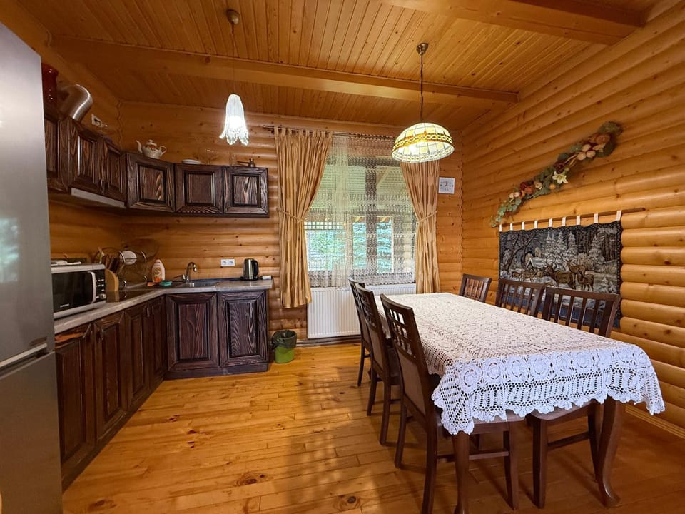 Kitchen or kitchenette, Dining area, pet friendly, stove