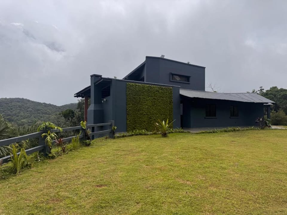 Casa Azul en las Montañas Chalet in Panama City, Panama