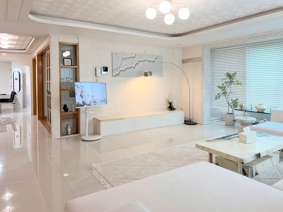 Extra large, 4 minutes to Unju Station, 9 minutes to Yeoksam Station, Gangnam, Seolleung, COEX, Apgujeong, Cheongdam, 1 minute to convenience store, Parking, luggage storage, Pickup Villa in Seoul