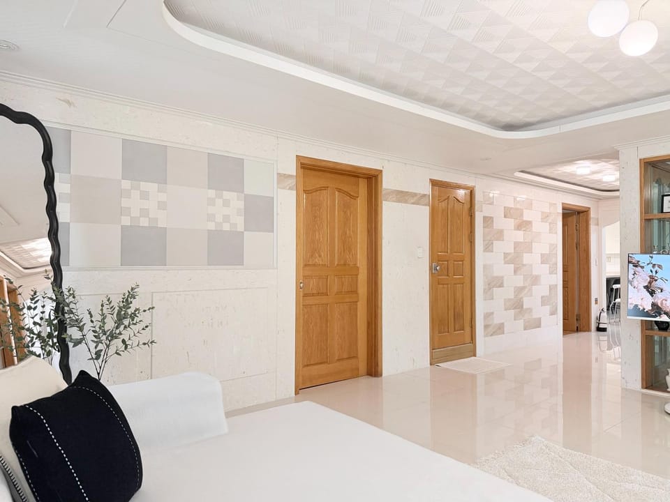 Extra large, 4 minutes to Unju Station, 9 minutes to Yeoksam Station, Gangnam, Seolleung, COEX, Apgujeong, Cheongdam, 1 minute to convenience store, Parking, luggage storage, Pickup Villa in Seoul