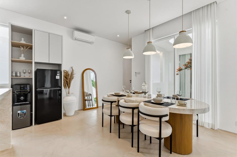 Dining area, kitchen, air conditioner