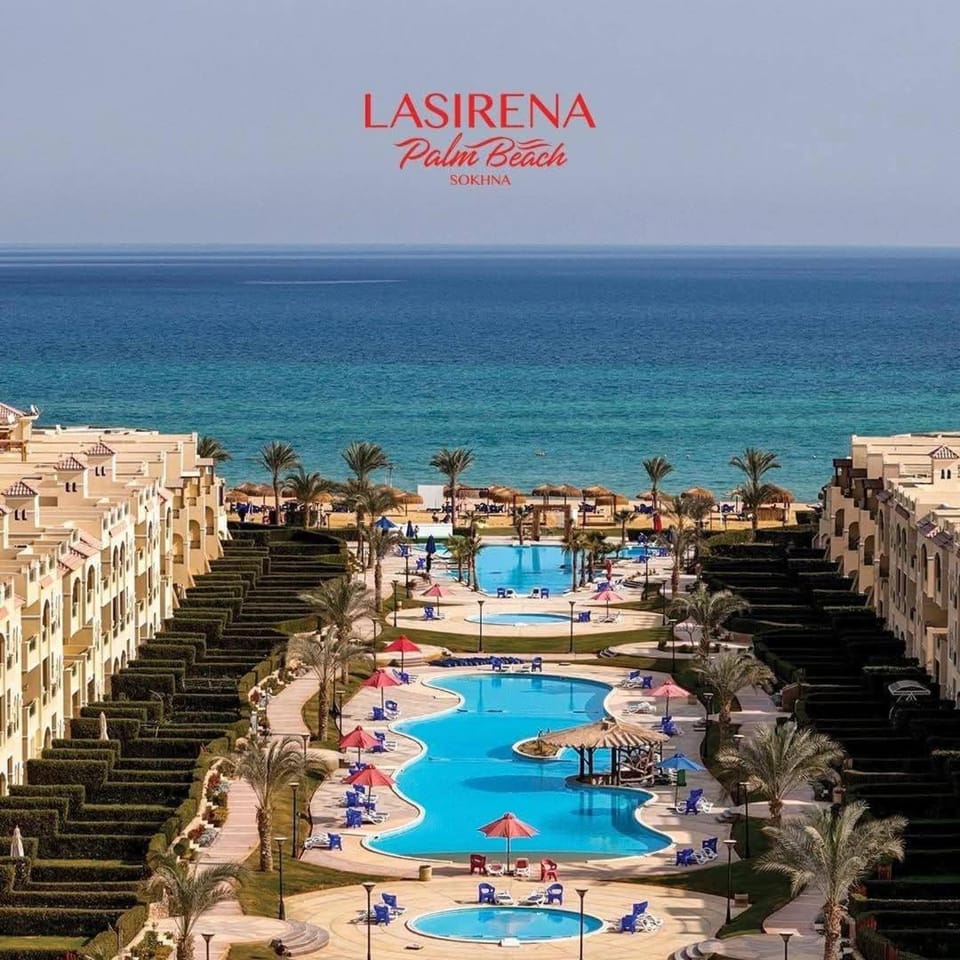للاستفسارات عبر الواتس في الصور, قرية لاسرينا بالم بيتش بالعين السخنة لمحبي الهدوء والرقي, للأسر فقط, شاليه دور أول وسط غرفتين وصالة بفيو البول والبحر من كافة الغرف, شاطئ رملي مجاني, اكوا بارك مجاني, الموقع لا يتيح الرد على استفسارات الحجز, واتس فقط Apartment in Egypt
