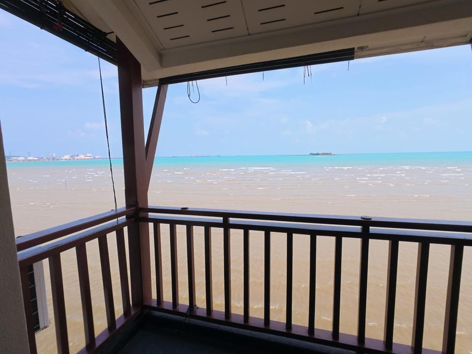 Seaview Water Chalet Lxpd Chalet in Port Dickson