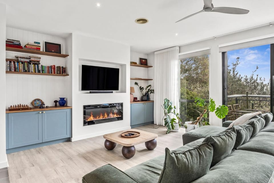 Coastal Resort Style Living Golf Tennis Pool & Beach House in Torquay