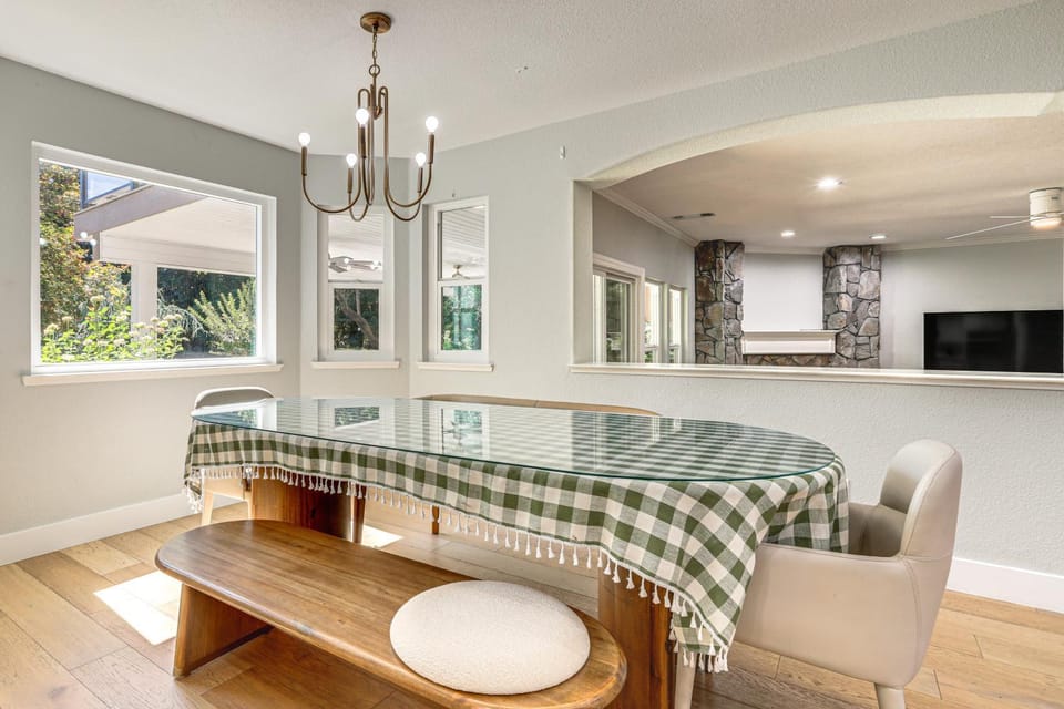 Spacious Home w/ Private Pool, Mins to Folsom Lake House in Granite Bay