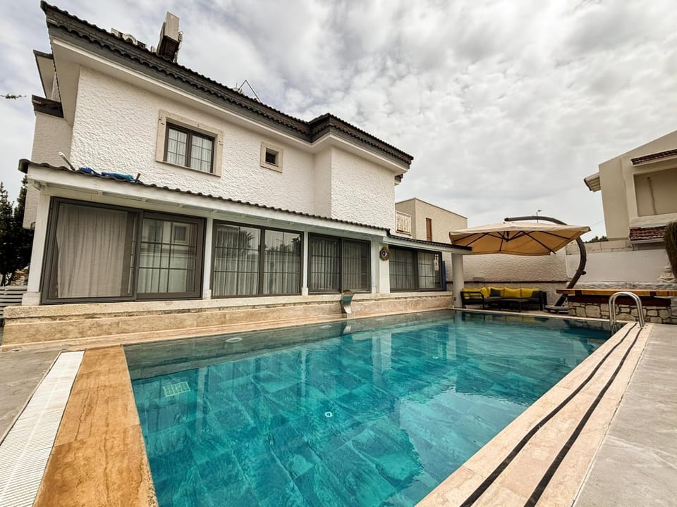 Property building, Swimming pool
