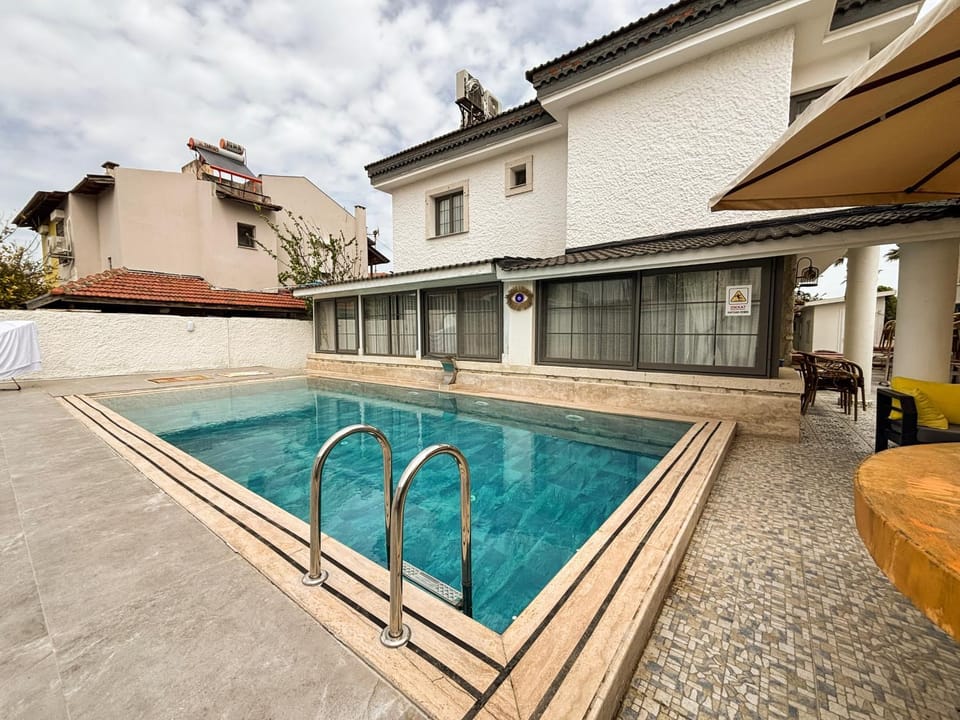Property building, Swimming pool