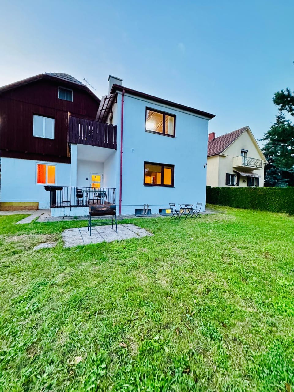 Property building, Garden, Dining area, Garden view