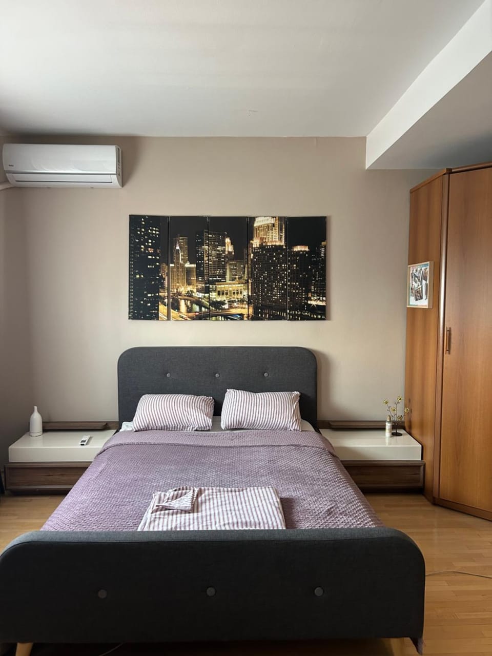 Bed, Bedroom, wardrobe, air conditioner