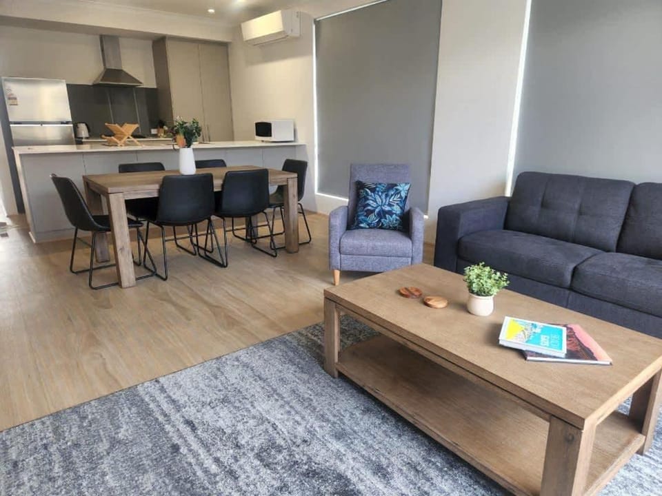 Modern 3-Bedroom Home in Byford WA - Spacious Kitchen En Suites & Alfresco House in Byford