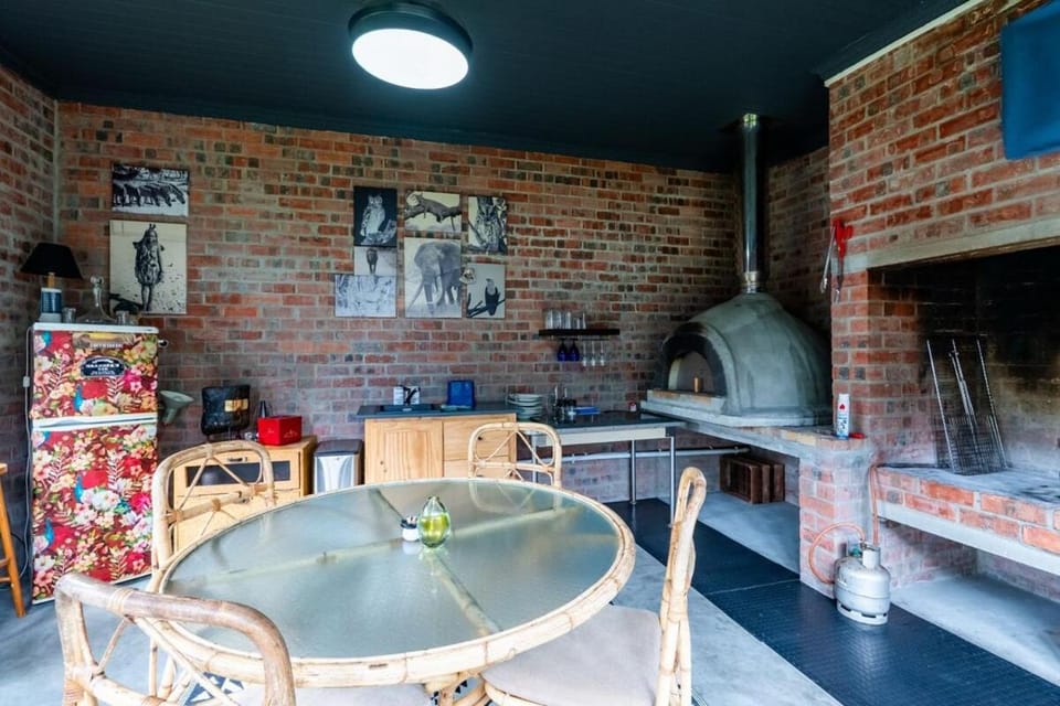BBQ facilities, Kitchen or kitchenette, Dining area