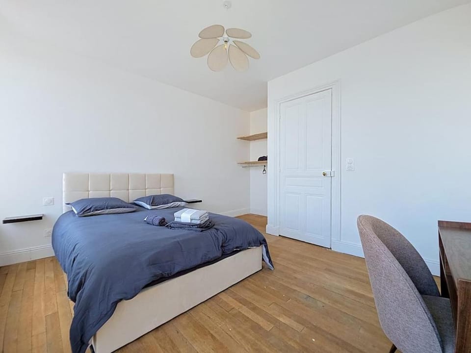 Bed, Photo of the whole room, Bedroom, towels, wardrobe